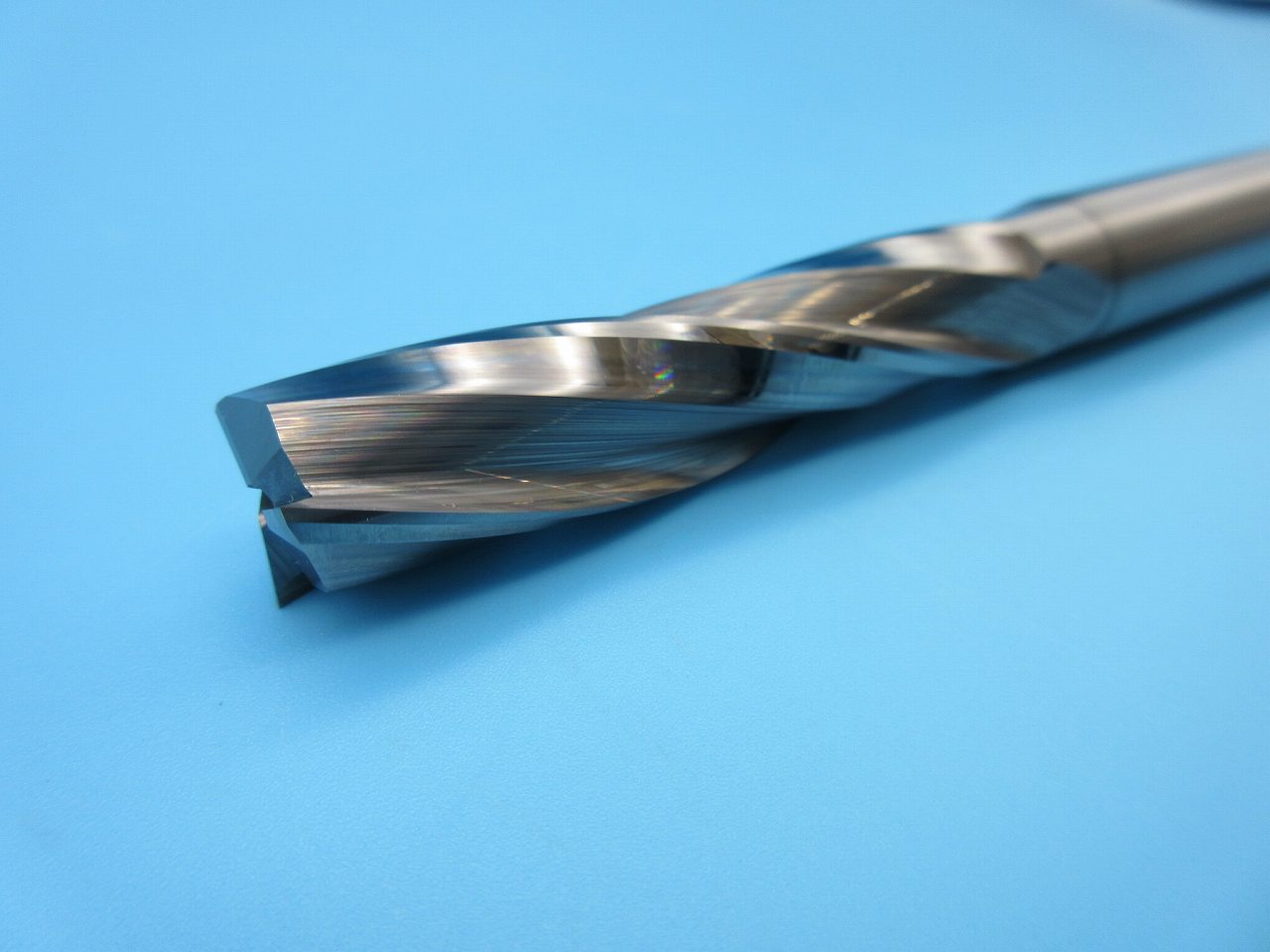 岡崎精工 CERM 10.02 超硬エンド刃付リーマ ノンコート CERM1002 岡崎精工 超硬エンド刃付リーマ オイルホール付 φ5.6 CEOR-056 岡