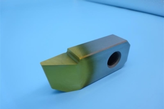 品質安定を実現！専用治具で製作する 特殊カッター