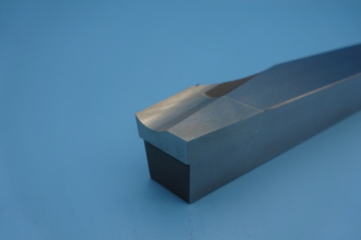 パイプ溶接前のバリ取り・面取り作業を効率化！端面加工用バイト